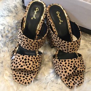 QUPID LEOPARD PRINT PEEP TOE SUEDE PU CHUNKY HEELED MULES SIZE 9 NEW IN BOX
